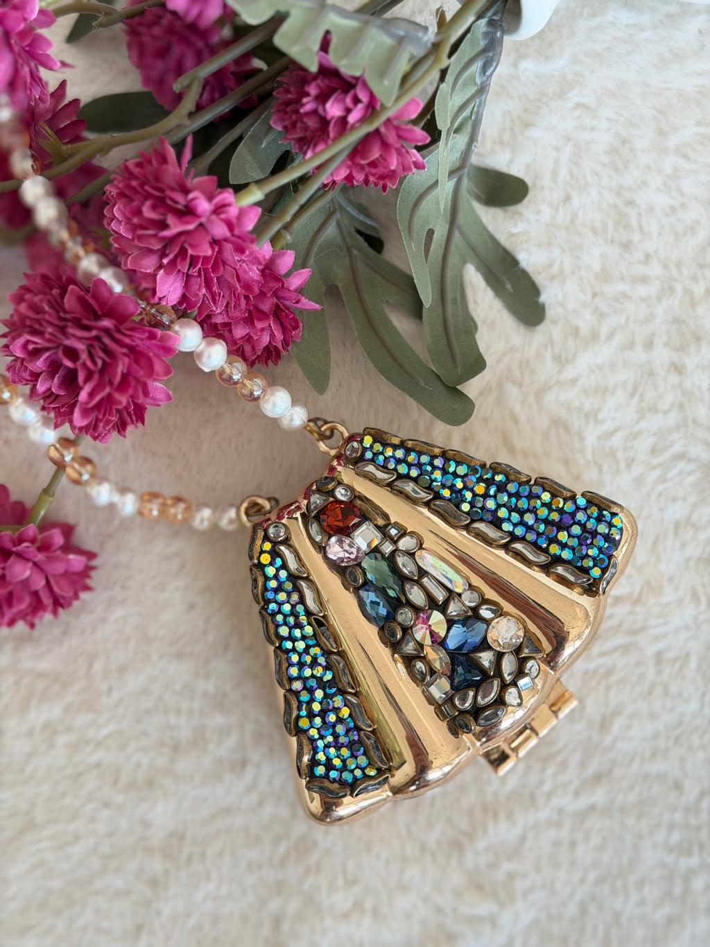 Dual Sided Triangle Clutch